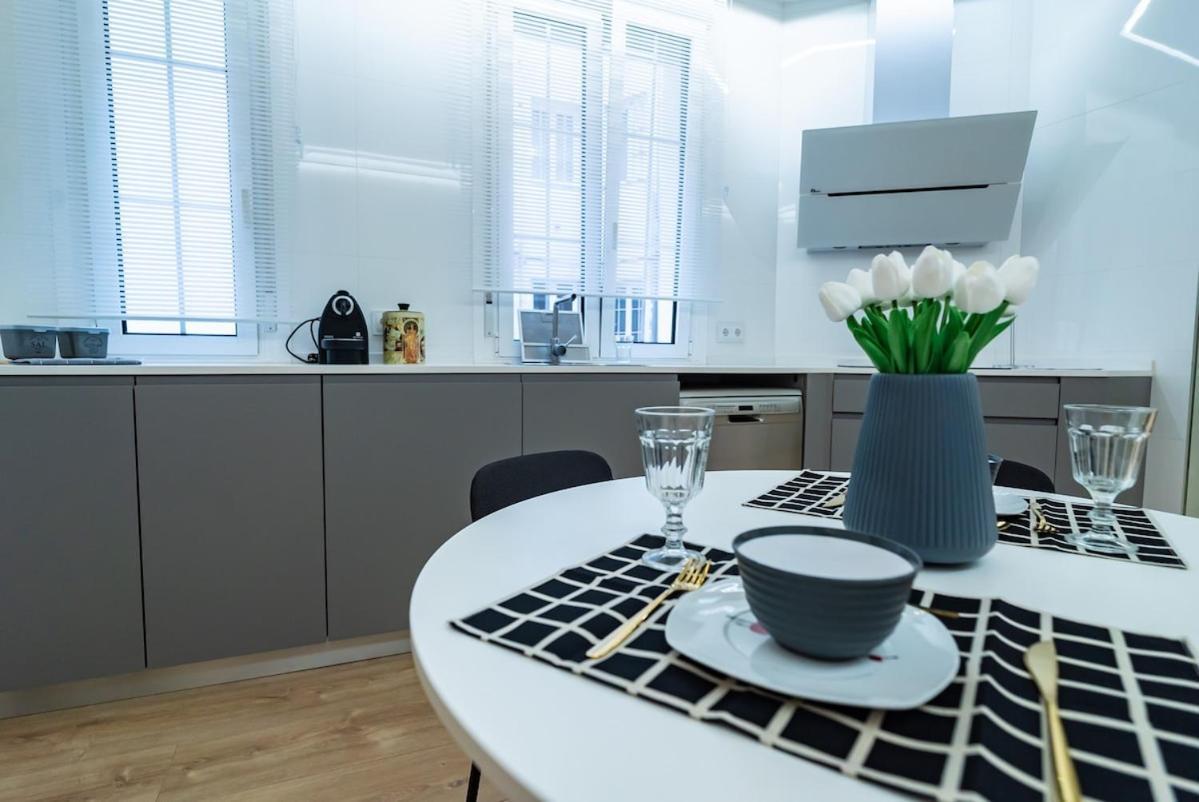 Lujoso Y Amplio Apartamento Con Parking Incluido León Exterior foto